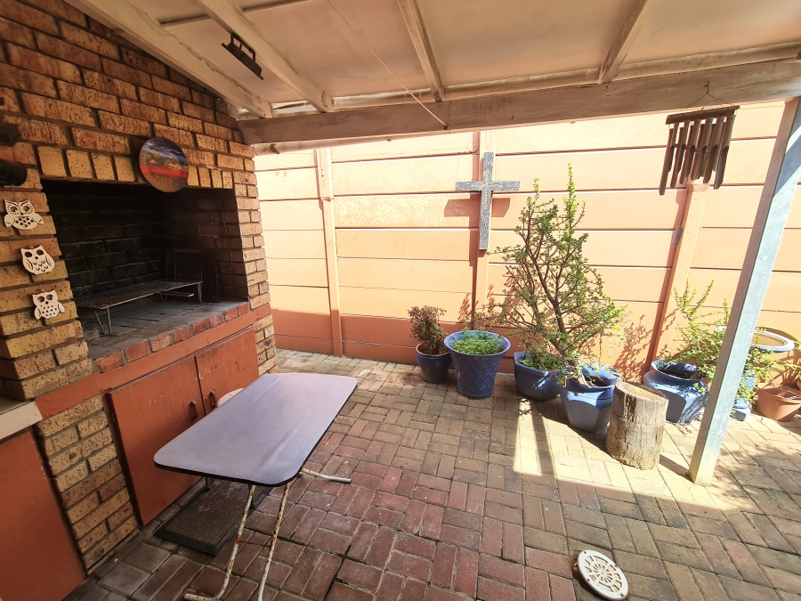 2 Bedroom Property for Sale in Jeffreys Bay Central Eastern Cape